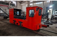 黑龍江客戶采購(gòu)的CTL5/6GB蓄電池湘潭電機(jī)車裝車發(fā)貨